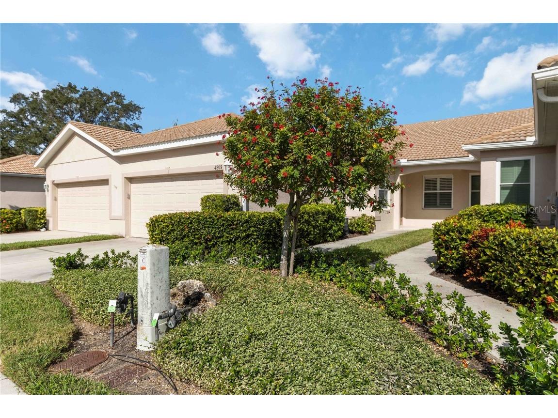 4209 Cascade Falls Drive Sarasota FL 34243 A4673556 image1