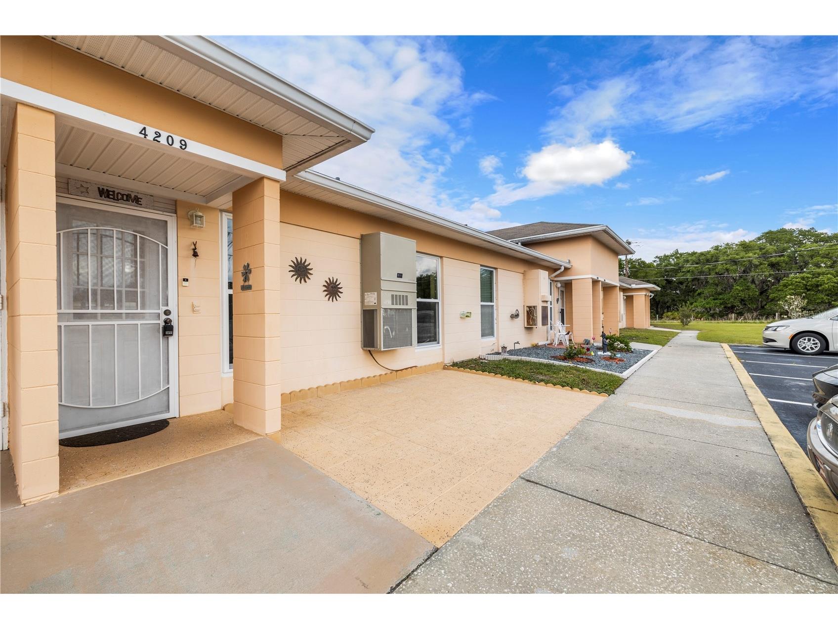 4209 Club Circle Lakeshore FL 33854 TB8502156 image1