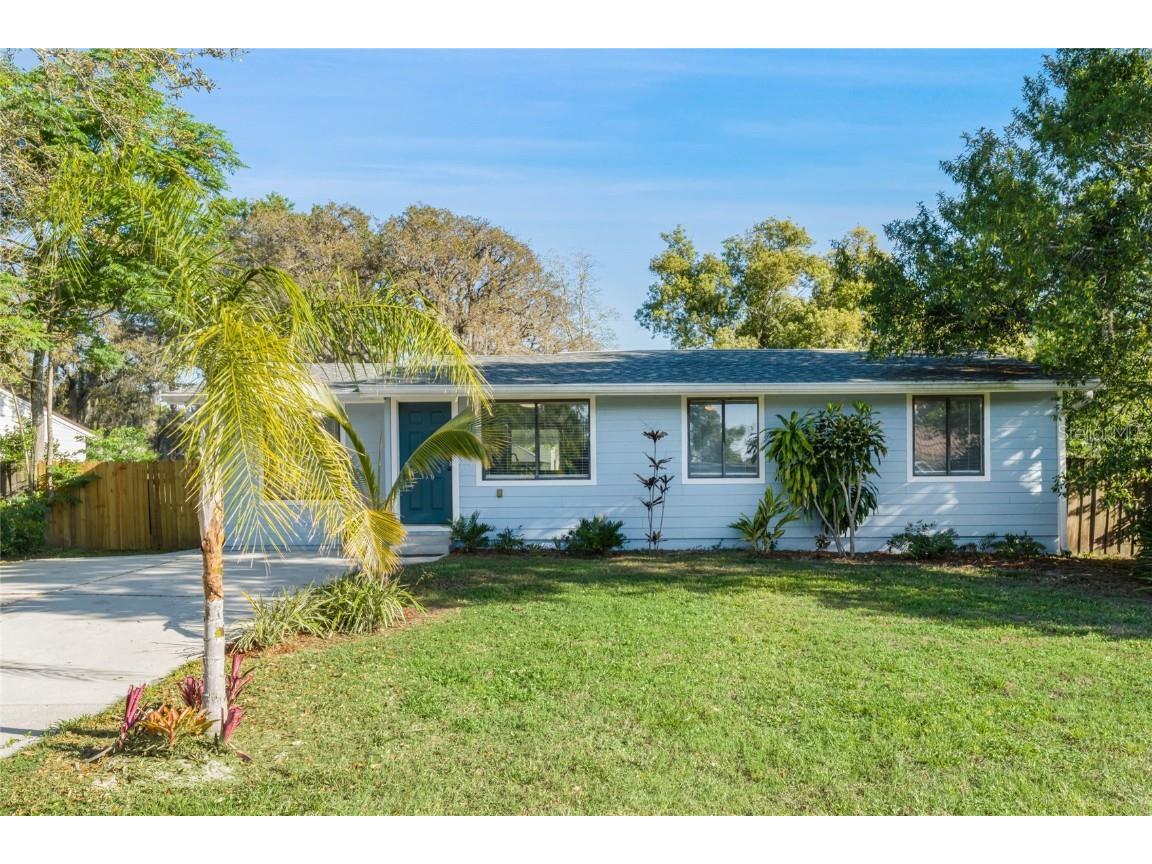 421 E 3rd Street Chuluota FL 32766 O6189027 image1