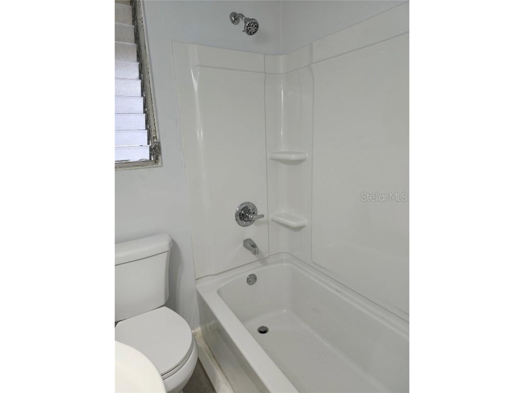 421 NW 10th Av Gainesville FL 32601 GC528606 image4