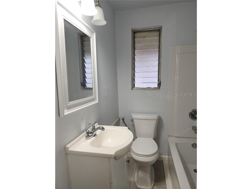 421 NW 10th Av Gainesville FL 32601 GC528606 image5