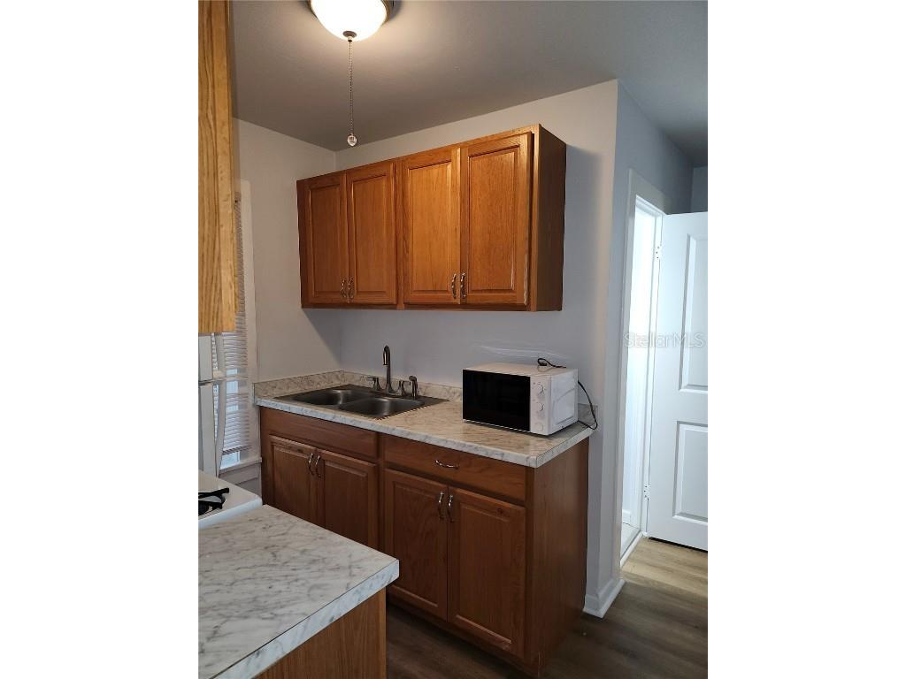 421 NW 10th Av Gainesville FL 32601 GC528606 image7