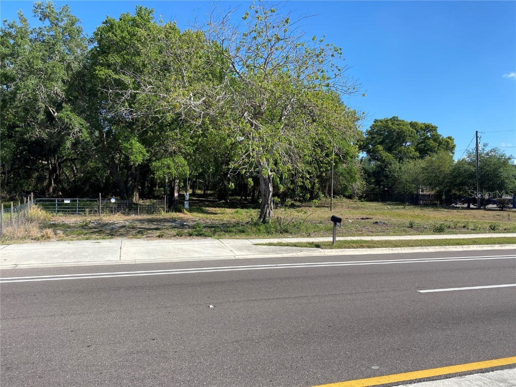 421 W Dr Martin Luther King Jr Boulevard Seffner FL 33584 T3435625 image1