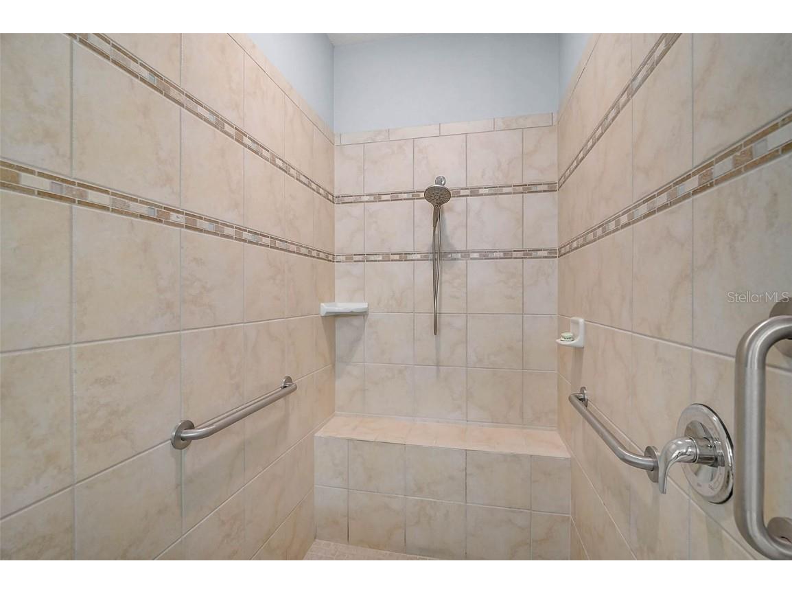 4210 Callista Lane Sarasota FL 34243 A4674861 image16