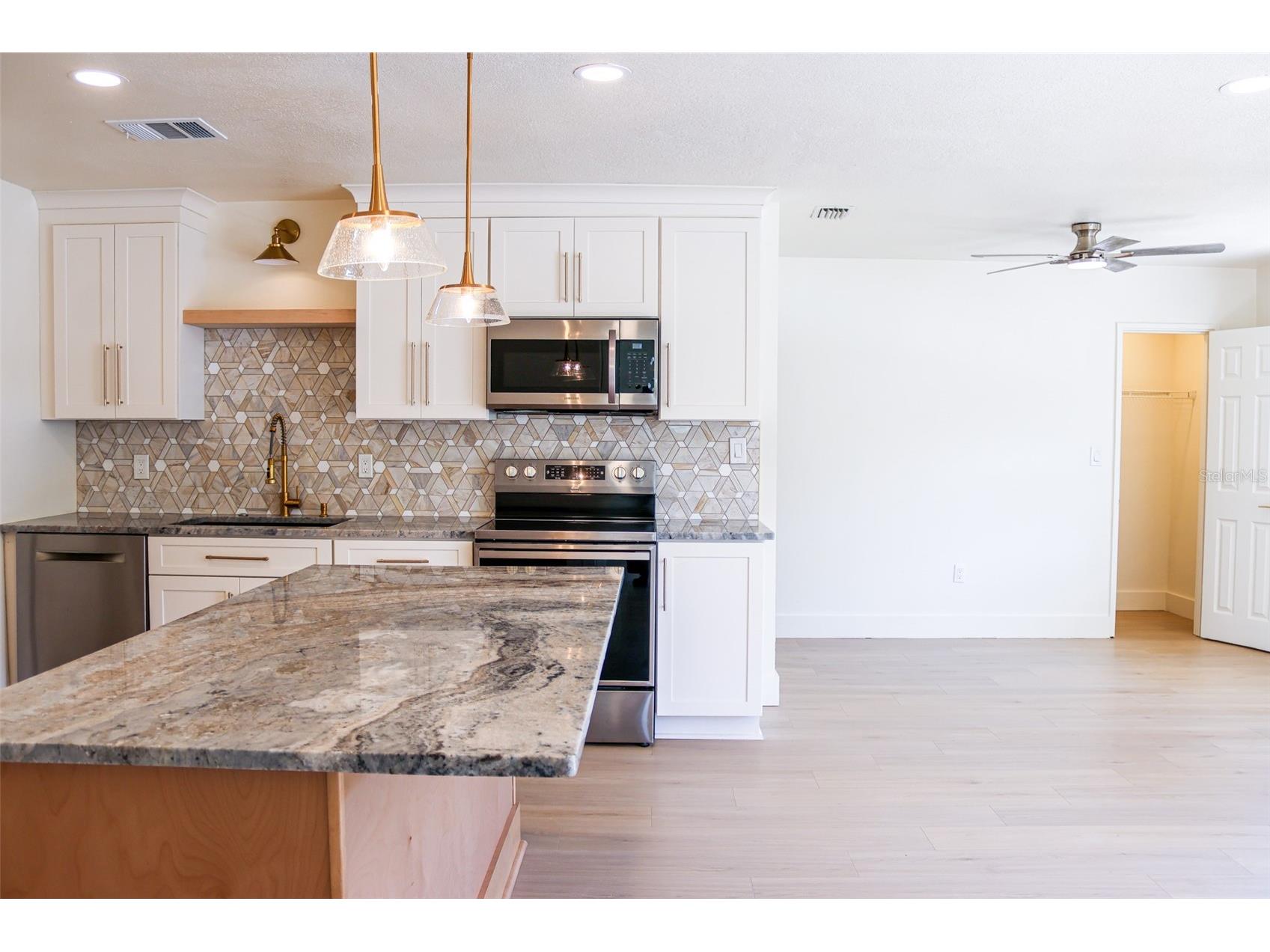 4211 W Bay View Avenue Tampa FL 33611 TB8483547 image3