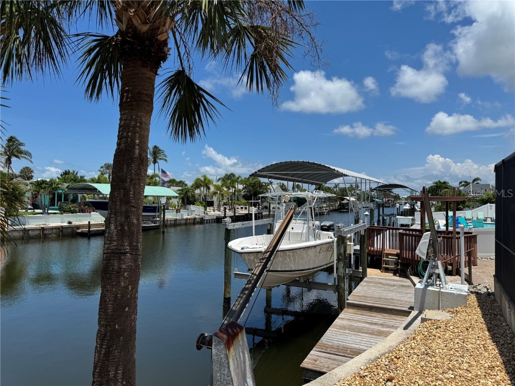 4216 Royal Palm Drive Bradenton FL 34210 A4658987 image1