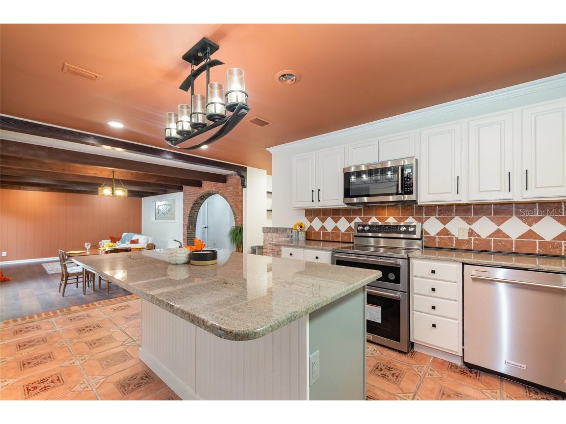 4219 Magnolia Avenue Leesburg FL 34748 - CANAL TO LAKE HARRIS O6348295 image11