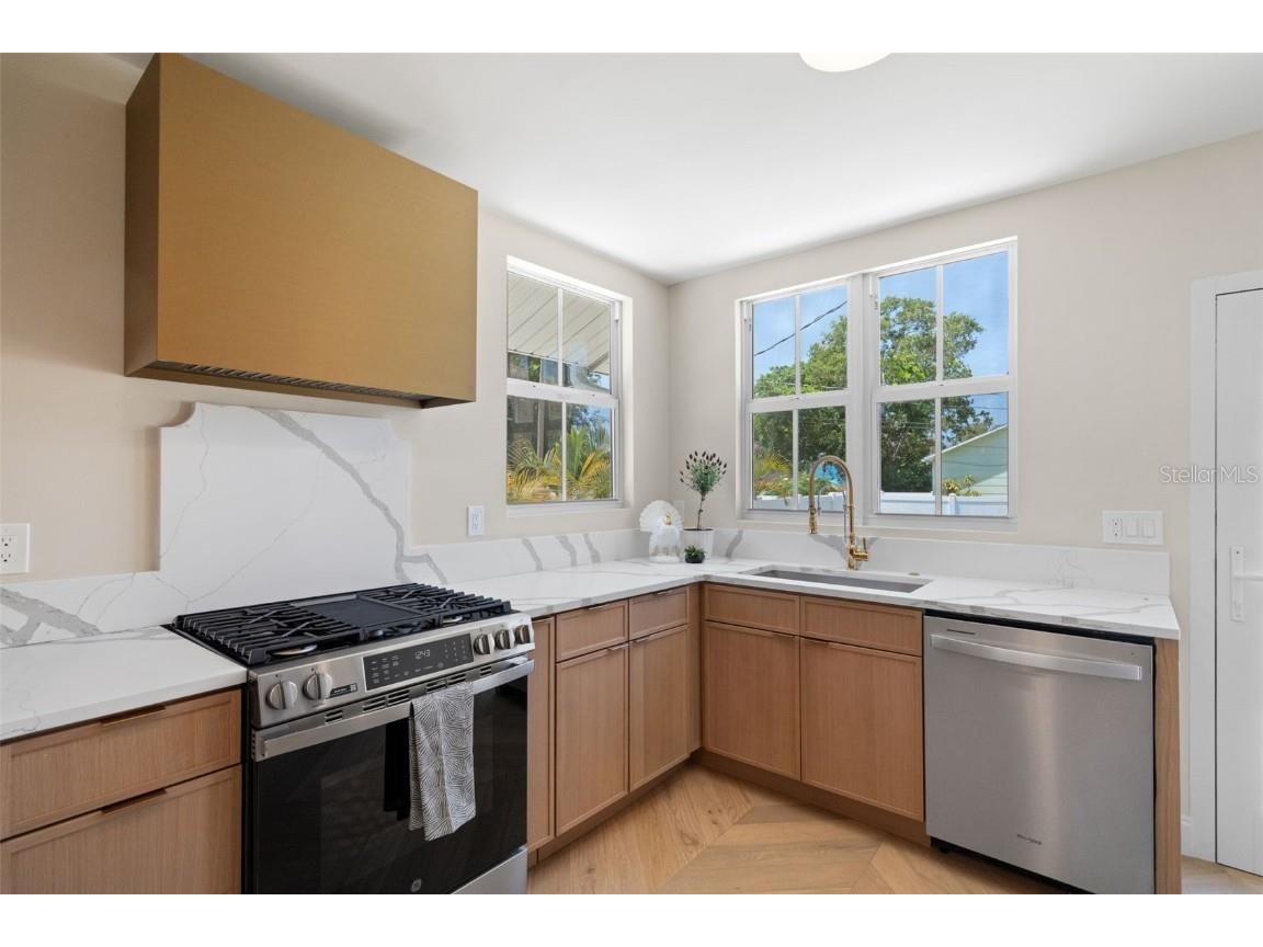 422 24th Street N Saint Petersburg FL 33713 TB8375360 image15