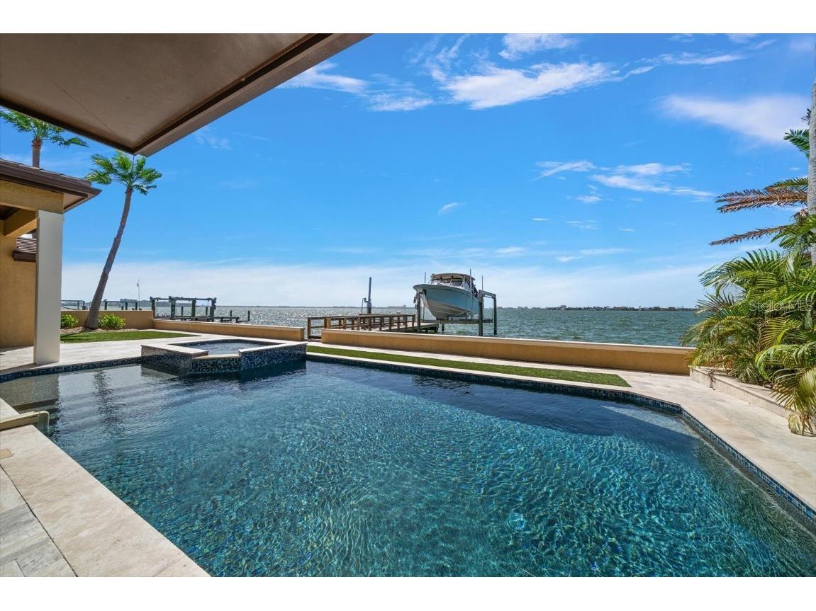 422 55th Avenue Saint Pete Beach FL 33706 - BOCA CIEGA BAY TB8412746 image1