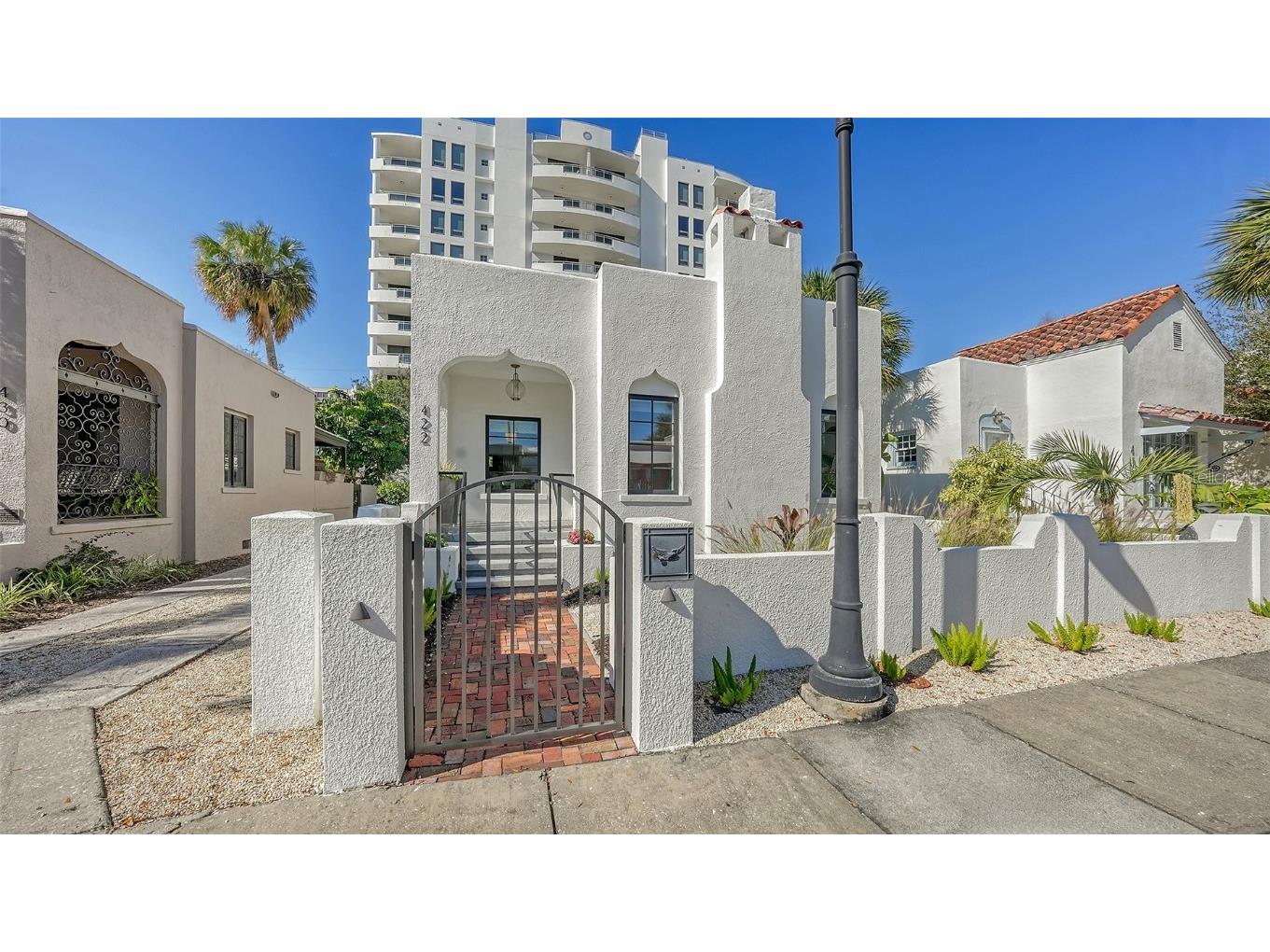 422 Burns Court Sarasota FL 34236 A4640440 image1