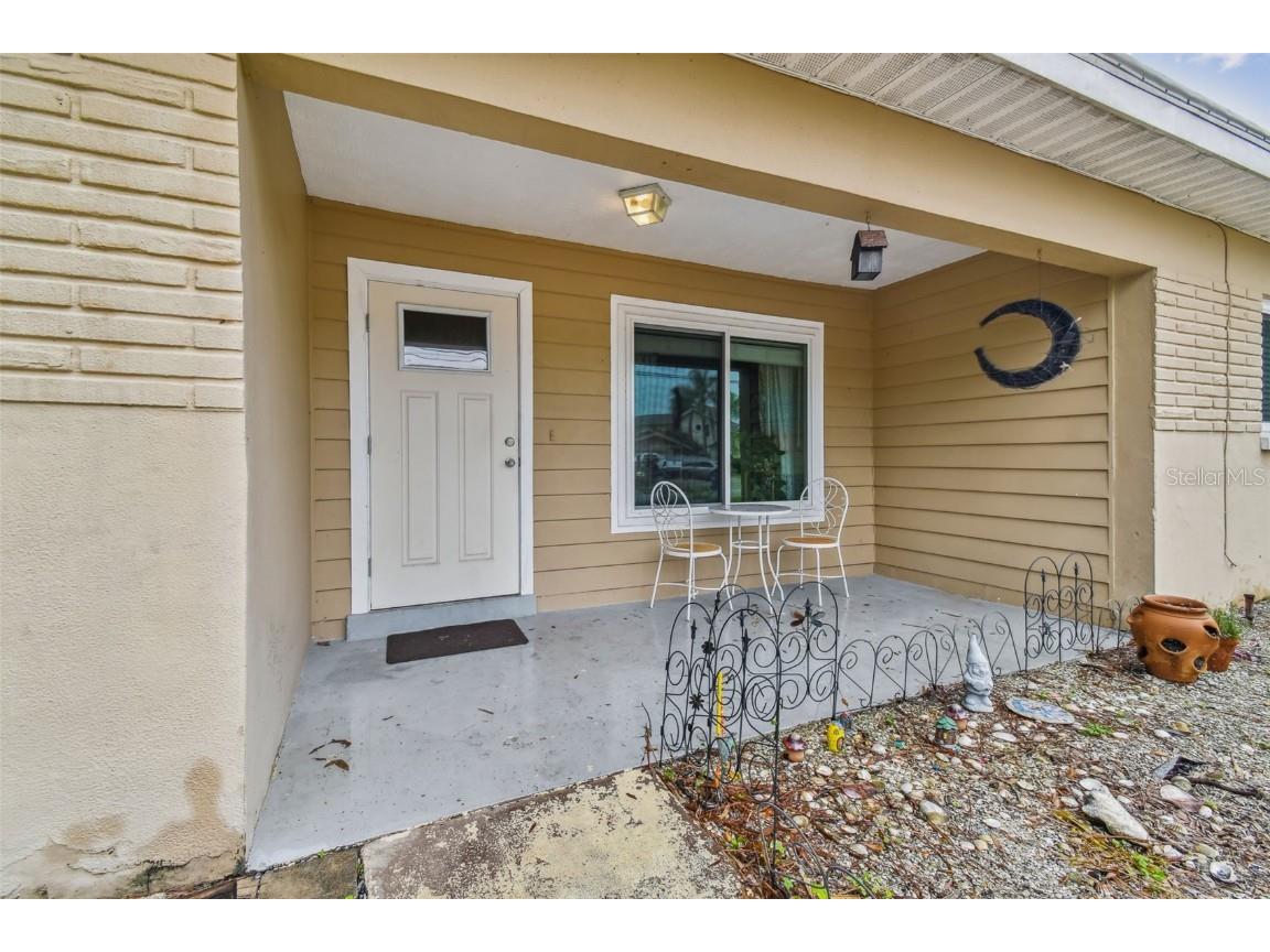 422 Crosswinds Drive Palm Harbor FL 34683 U8189680 image1