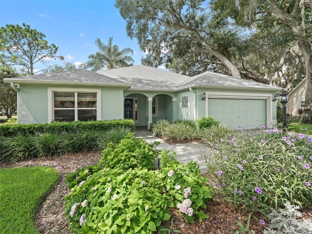 422 Loma Paseo Drive Lady Lake FL 32159 G5070576 image1