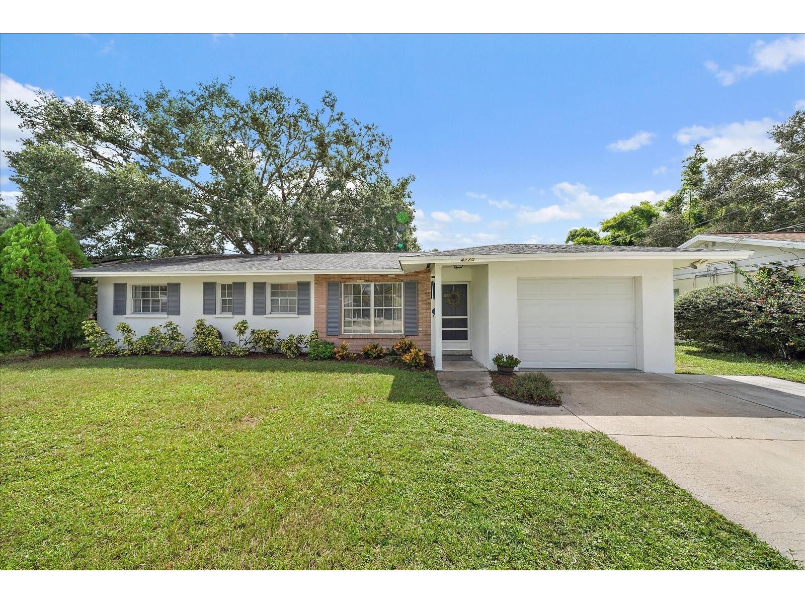 4220 Larkin Street Sarasota FL 34232 A4667479 image1