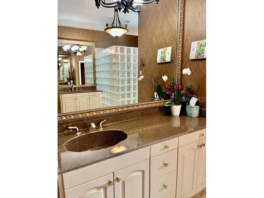 4221 Hearthstone Drive Sarasota FL 34238 A4693372 image20
