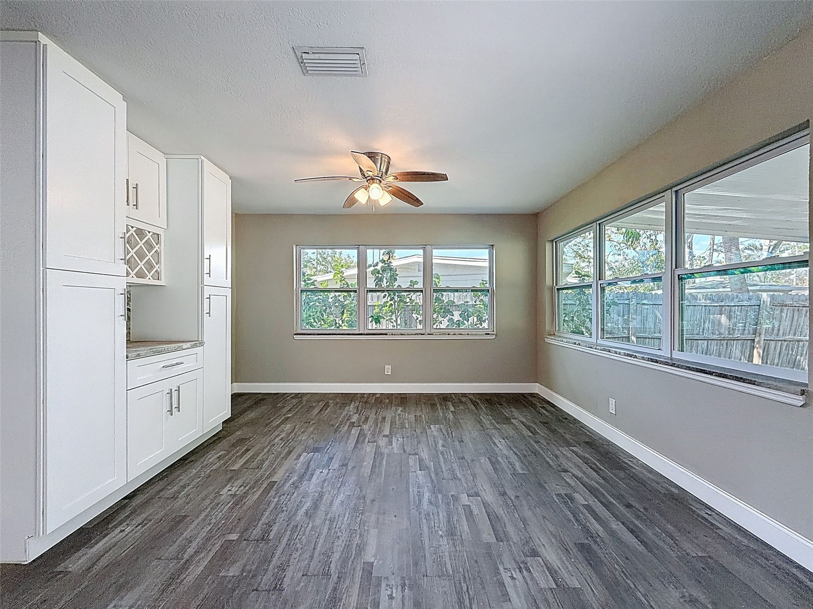 4221 Shore Acres Boulevard NE Saint Petersburg FL 33703 W7884861 image16