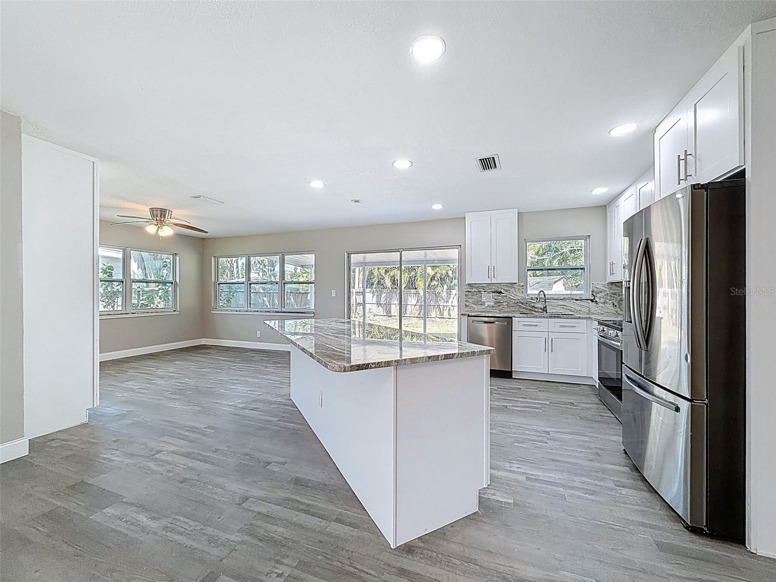4221 Shore Acres Boulevard NE Saint Petersburg FL 33703 W7884861 image8
