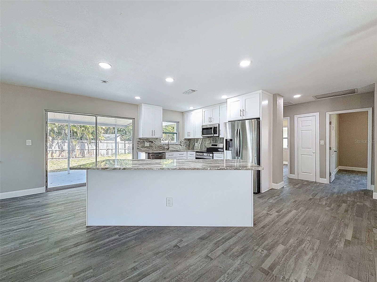 4221 Shore Acres Boulevard NE Saint Petersburg FL 33703 W7884861 image9