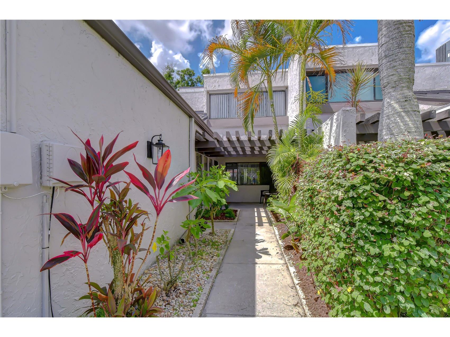 4222 Fairway Circle Tampa FL 33618 TB8508102 image2