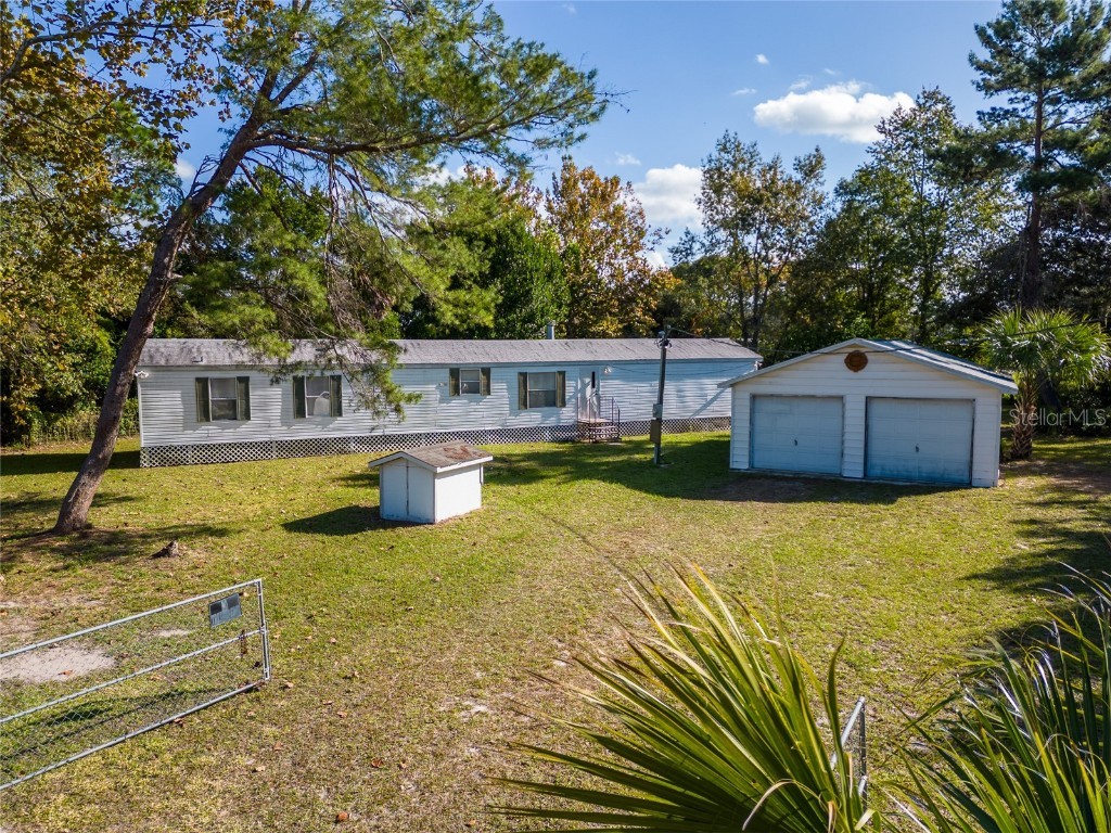 42222 Ash Ave Deland FL 32720 V4932877 image1