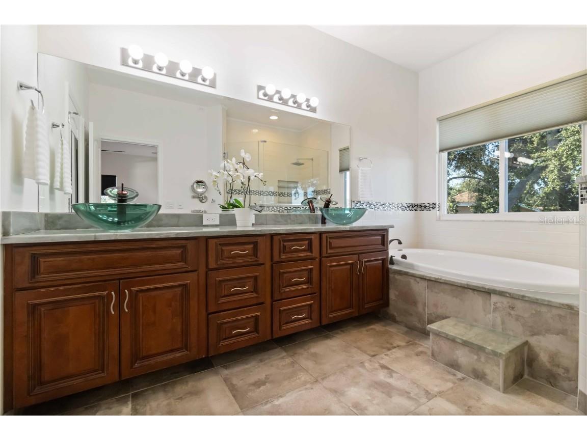 4223 Balmoral Way Sarasota FL 34238 A4668836 image28