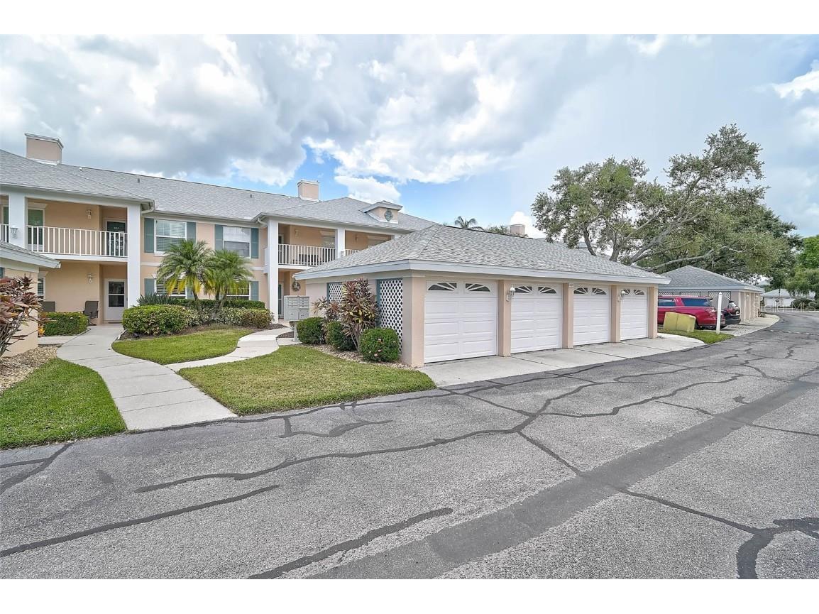 4223 Caddie Drive E #203 Bradenton FL 34203 A4665728 image1