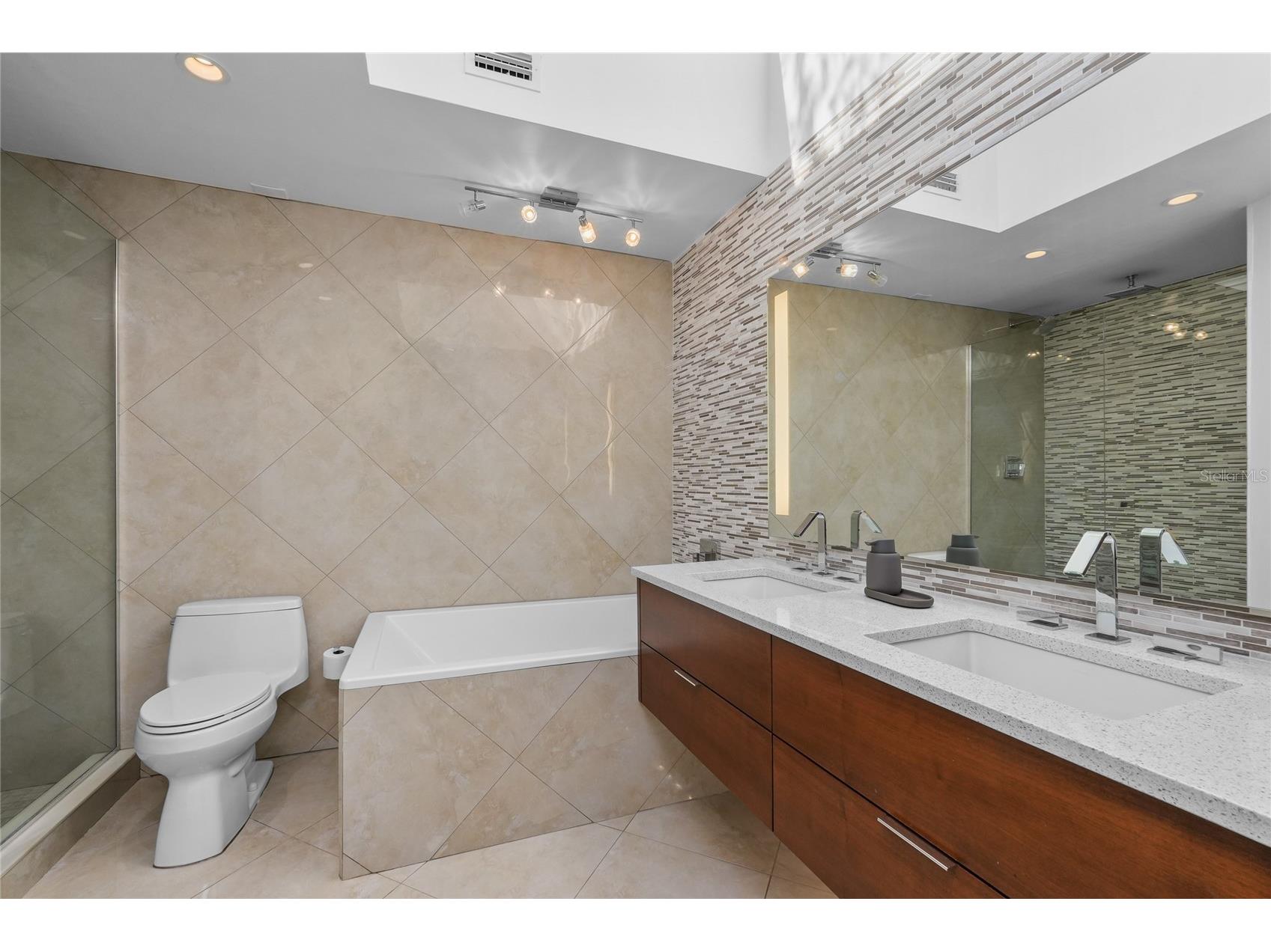 4223 W Cleveland Street Tampa FL 33609 TB8485926 image25
