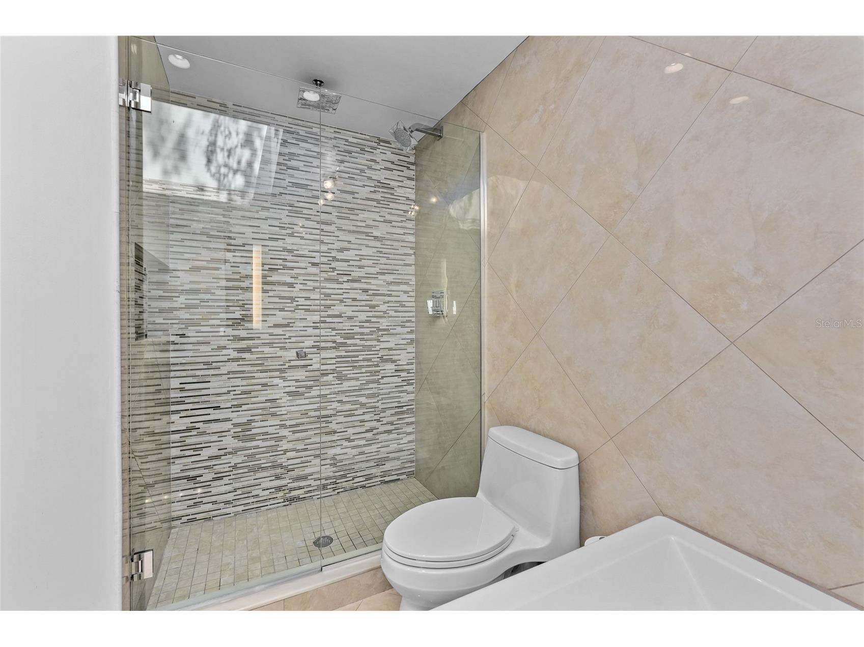 4223 W Cleveland Street Tampa FL 33609 TB8485926 image26