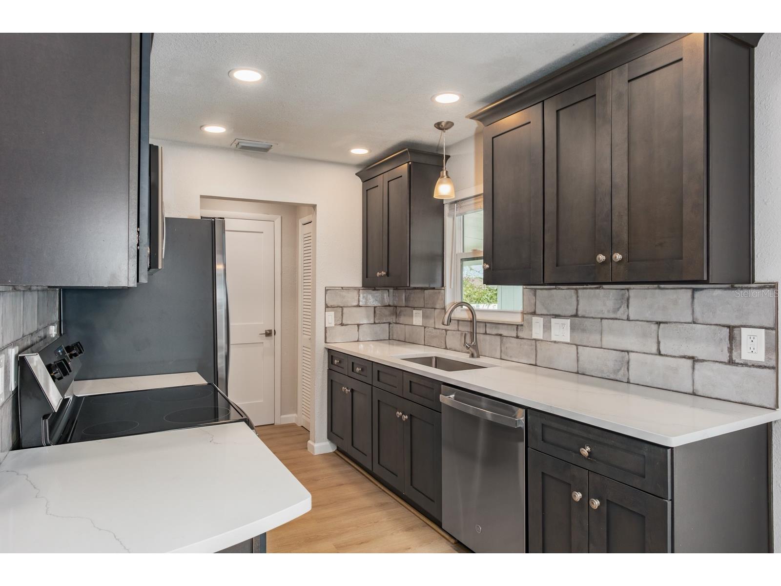 4228 37th Avenue N Saint Petersburg FL 33713 TB8490887 image12