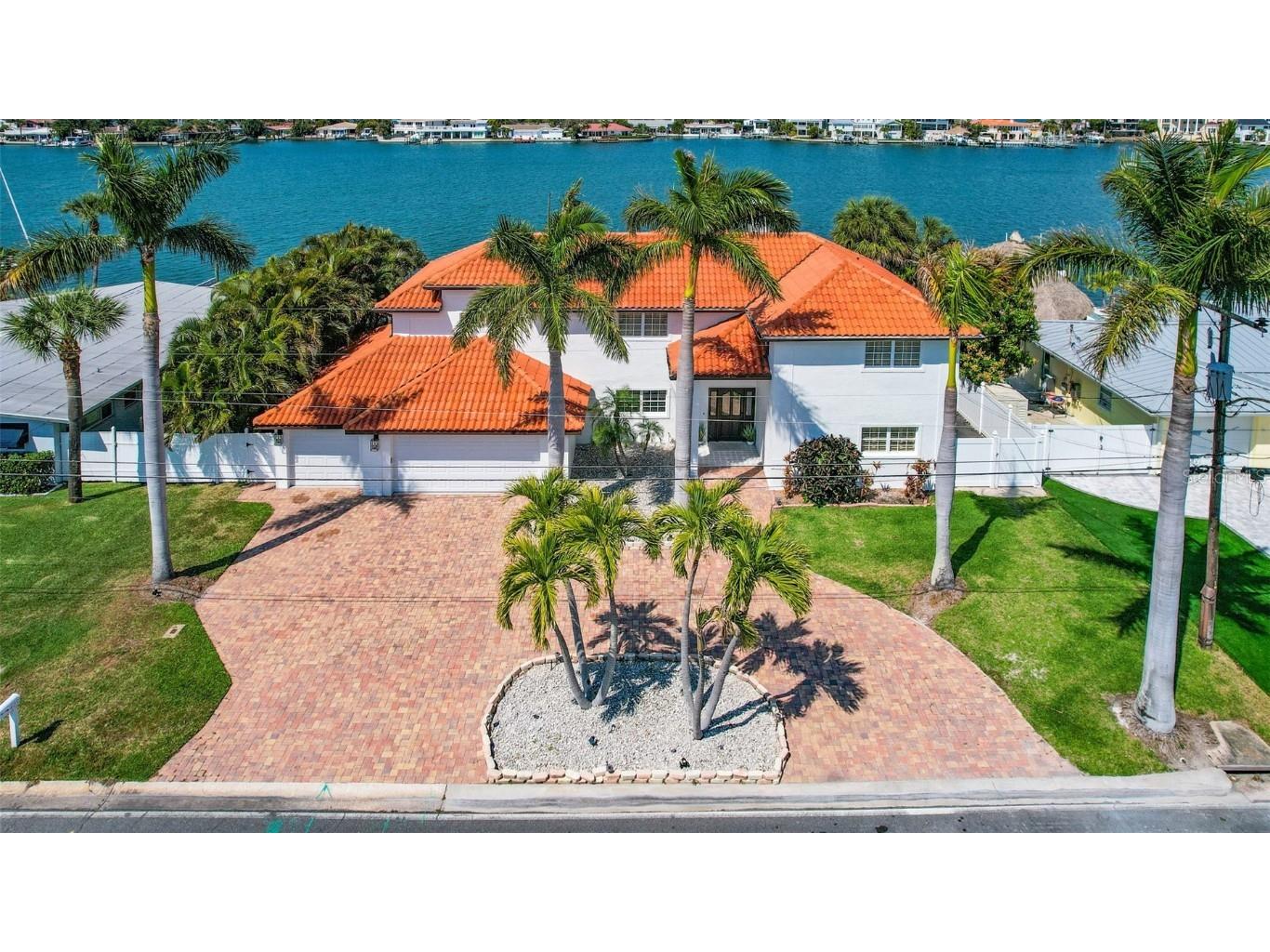 423 55th Avenue Saint Pete Beach FL 33706 - BOCA CIEGA BAY TB8300608 image1