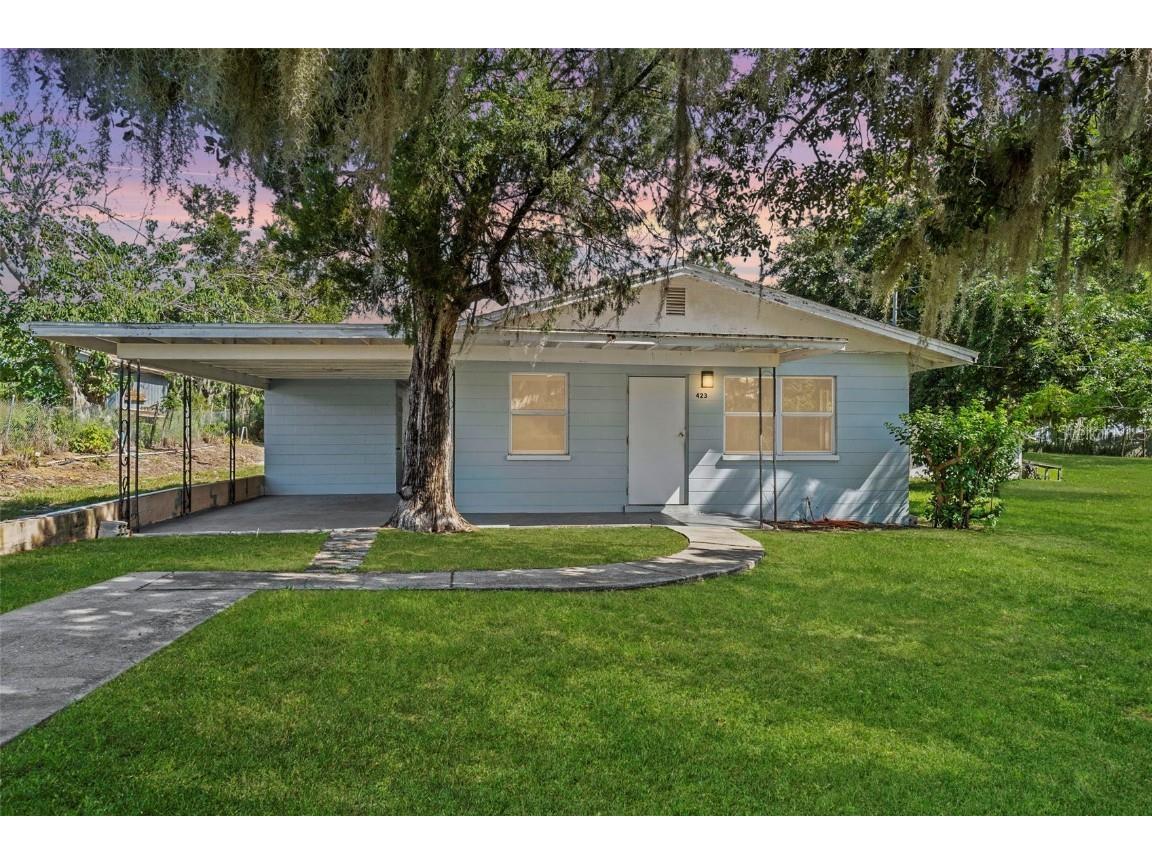 423 E 9th Street Frostproof FL 33843 - REEDY LAKE O6238056 image1