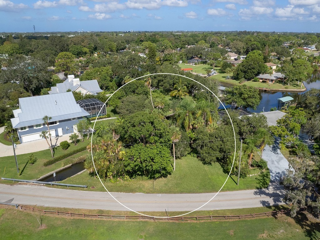 423 Magellan Drive, Sarasota, FL, 34243 MLS A4583762 Edina Realty