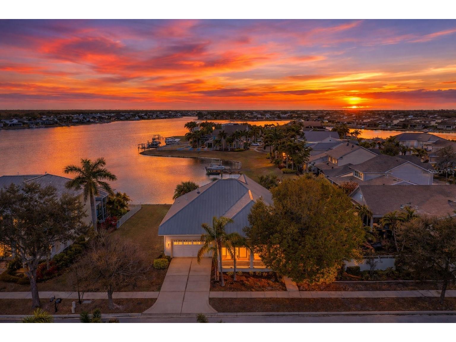 423 Manns Harbor Drive Apollo Beach FL 33572 - INTRACOASTAL WATERWAY TB8478472 image1