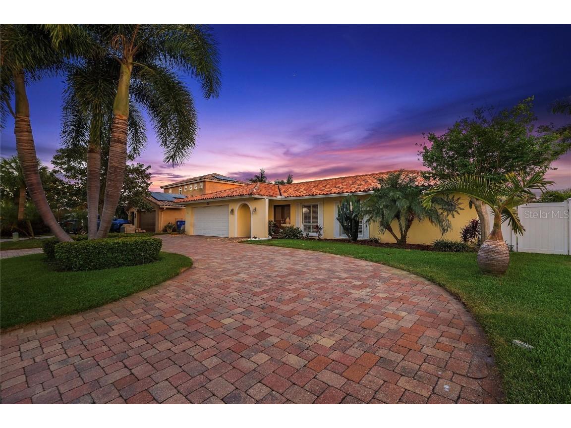 4230 48 Avenue S Saint Petersburg FL 33711 U8190701 image1