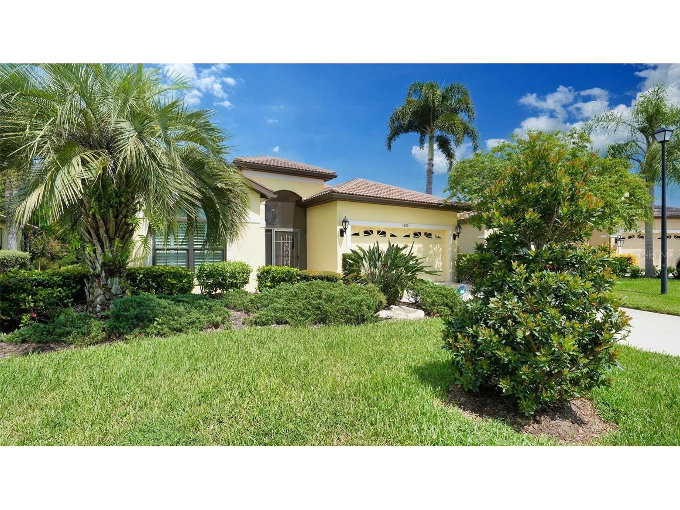 4230 Mackay Falls Terrace Sarasota FL 34243 A4584301 image1