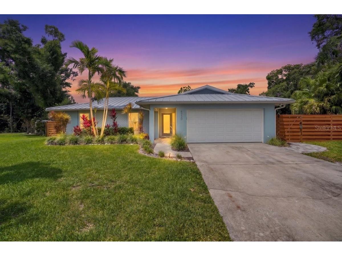 4230 Shady Oaks Court Sarasota FL 34233 A4685832 image1