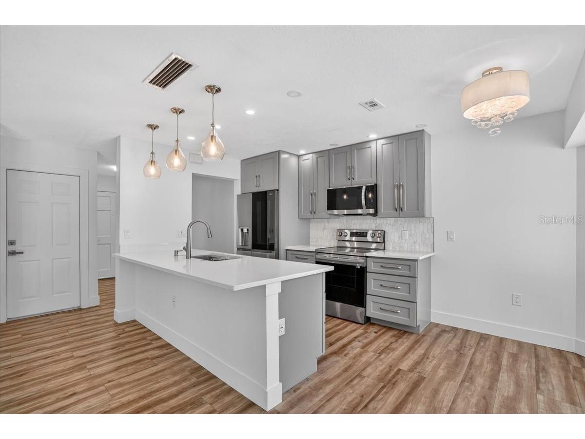 4230 Shady Oaks Court Sarasota FL 34233 A4685832 image10