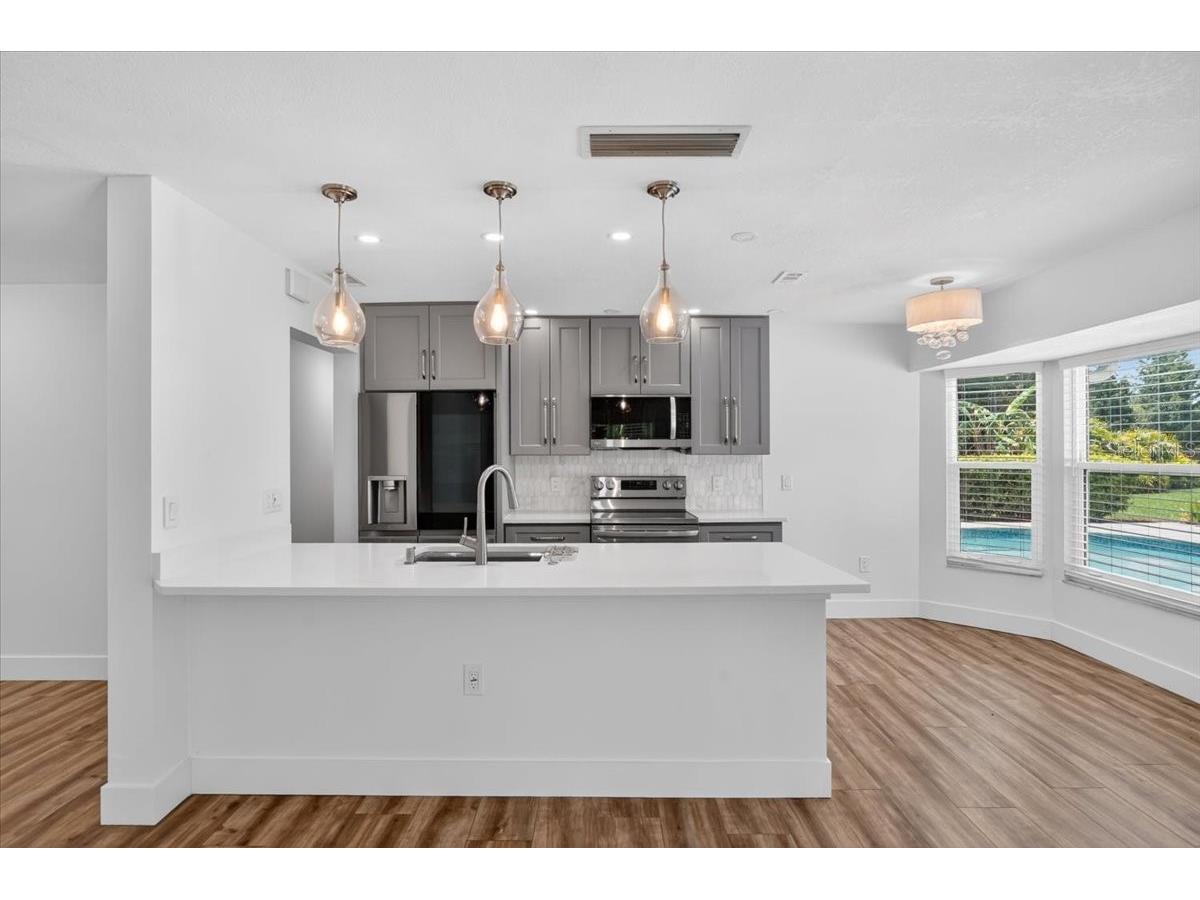 4230 Shady Oaks Court Sarasota FL 34233 A4685832 image11