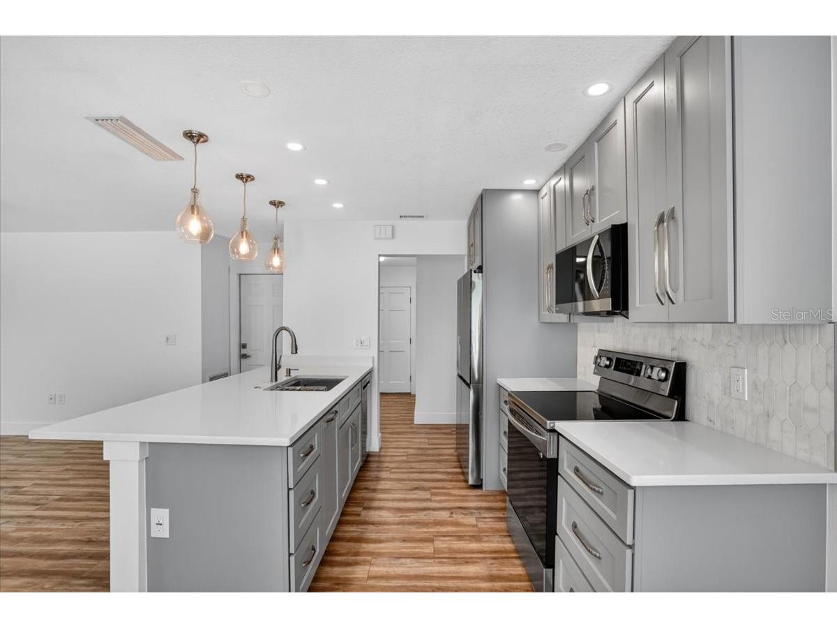4230 Shady Oaks Court Sarasota FL 34233 A4685832 image12