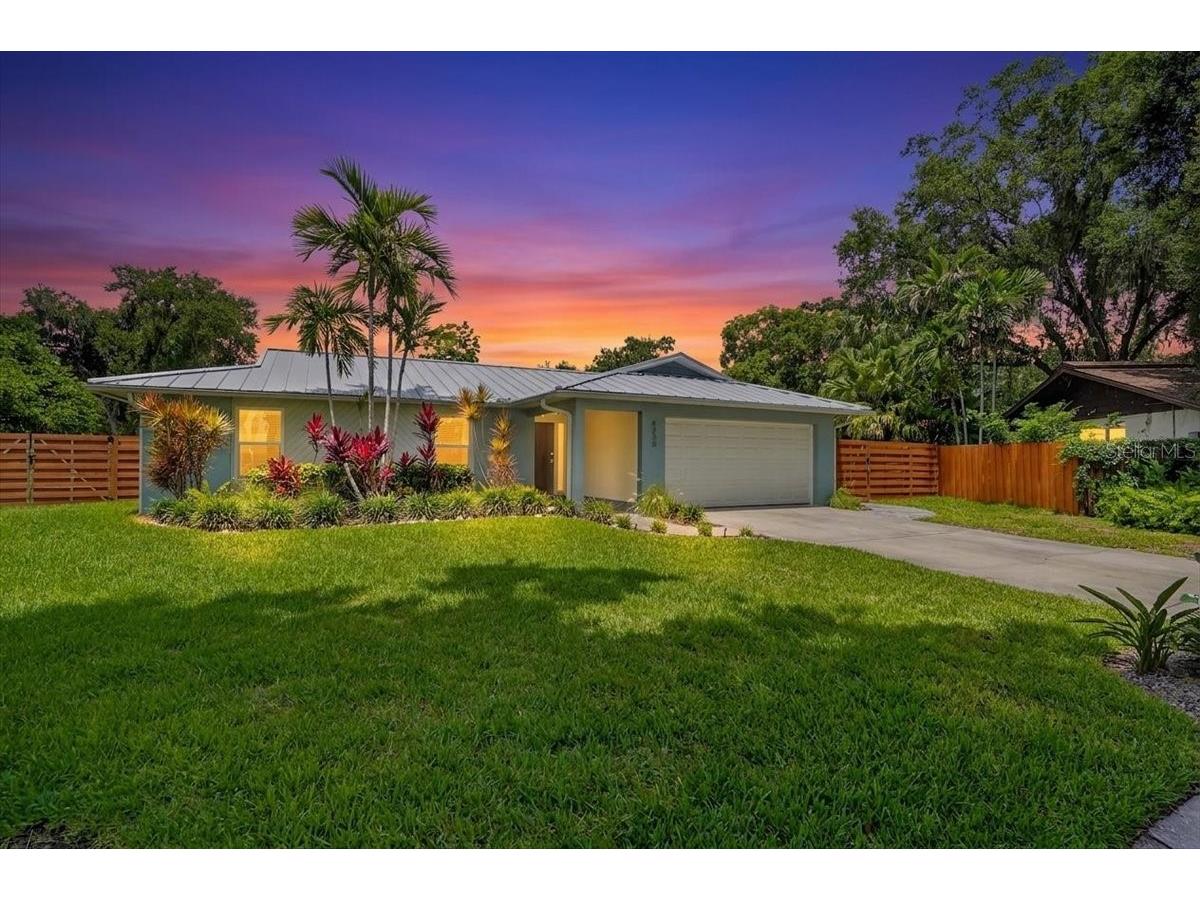 4230 Shady Oaks Court Sarasota FL 34233 A4685832 image2