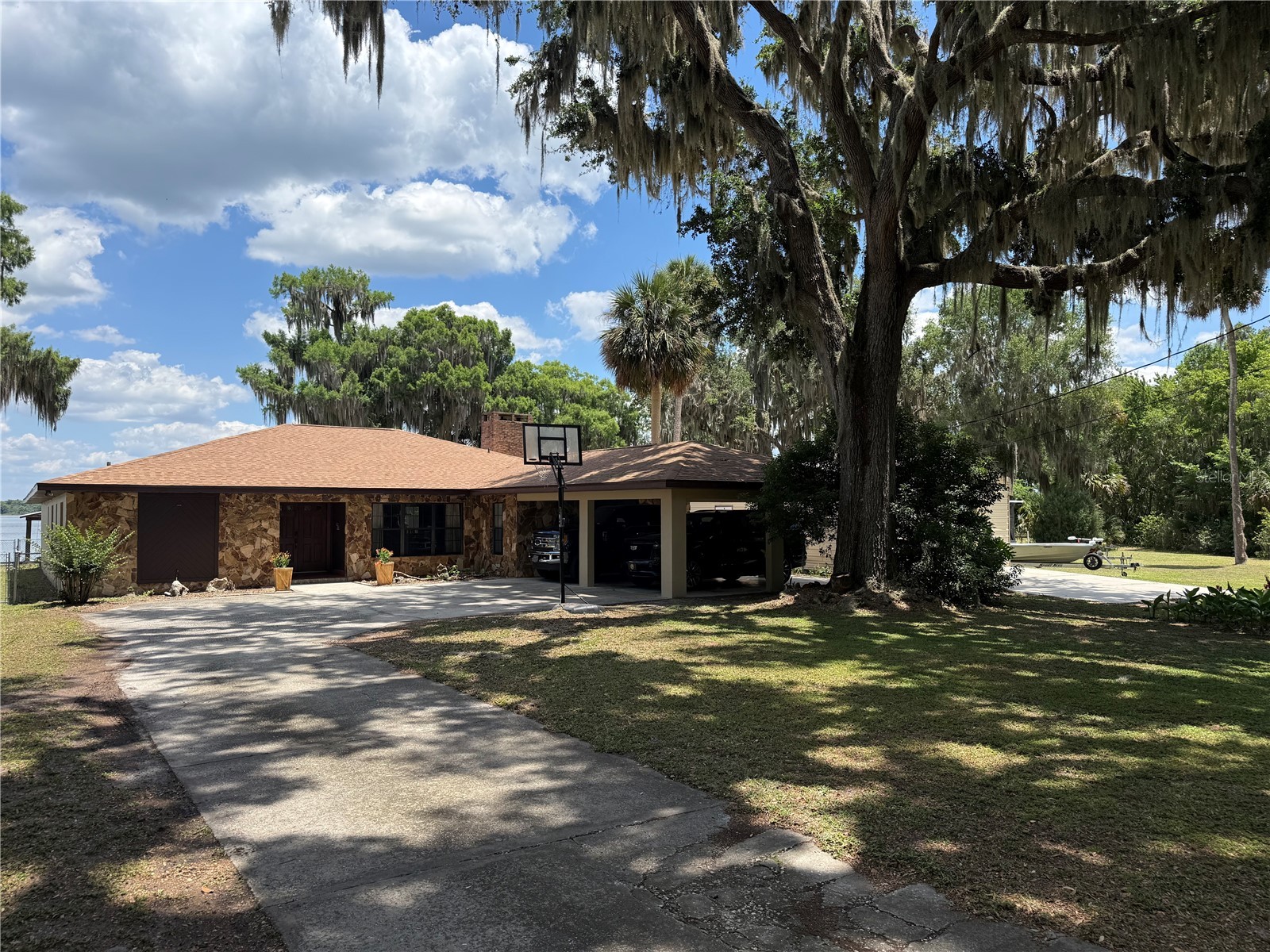 4232 County Road 400 Lake Panasoffkee FL 33538 - LAKE PANASOFFKEE G5112404 image2