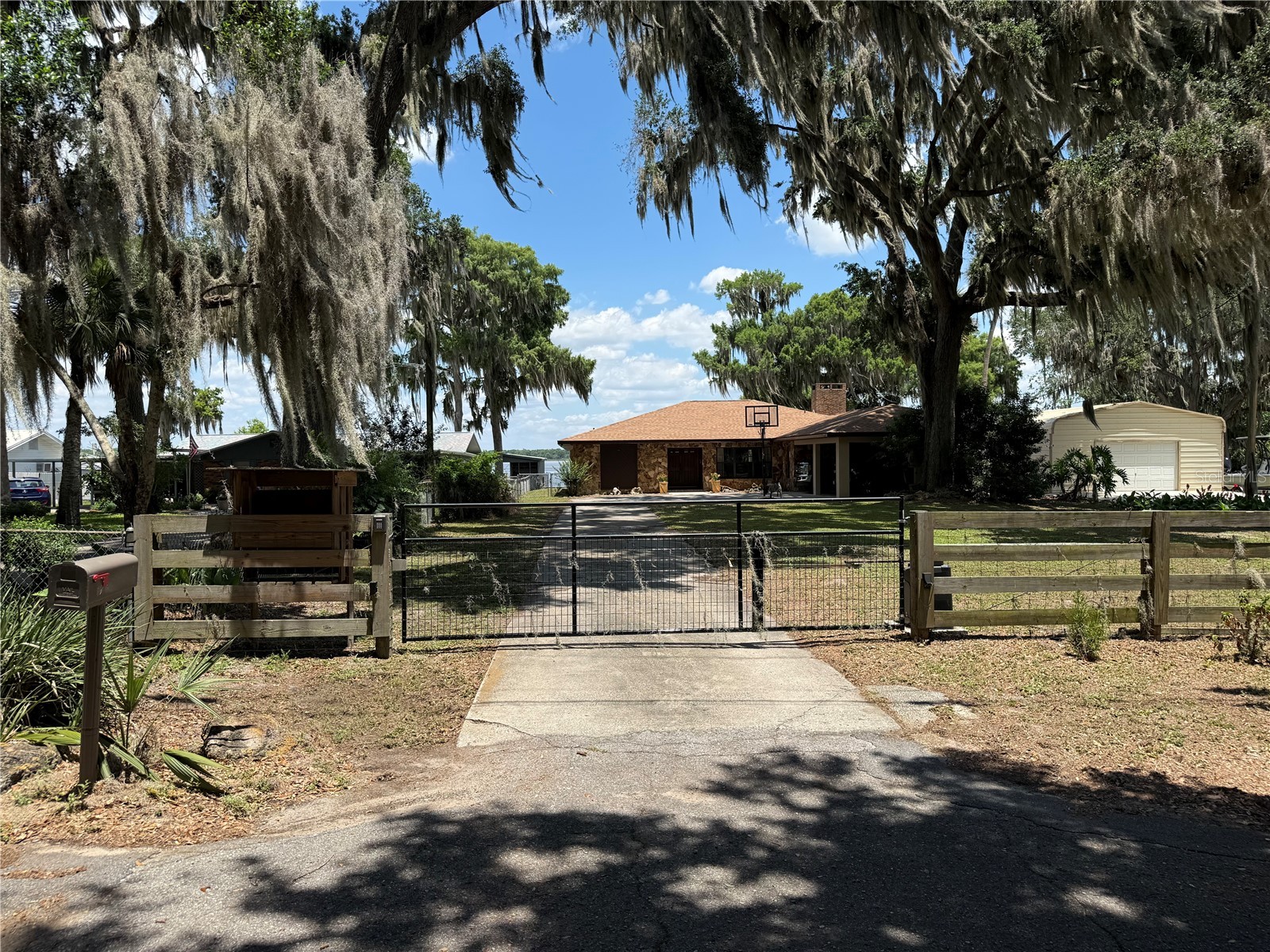 4232 County Road 400 Lake Panasoffkee FL 33538 - LAKE PANASOFFKEE G5112404 image8