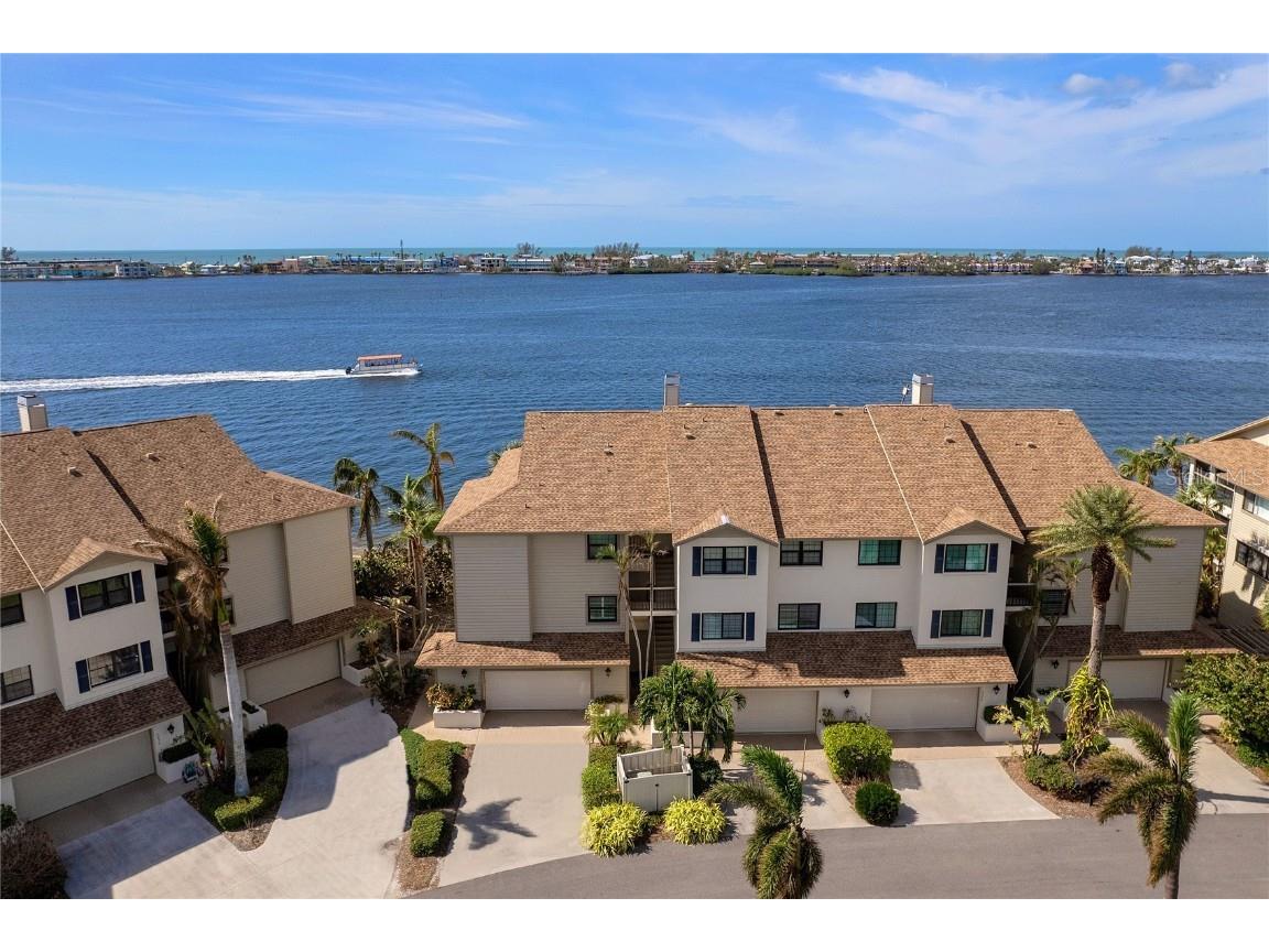 4232 Marina Court Cortez FL 34215 - ANNA MARIA SOUND A4629225 image1