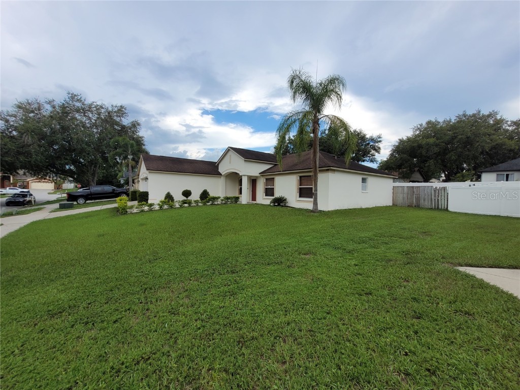 4233 Amber Ridge Lane Valrico FL 33594 TB8413524 image2