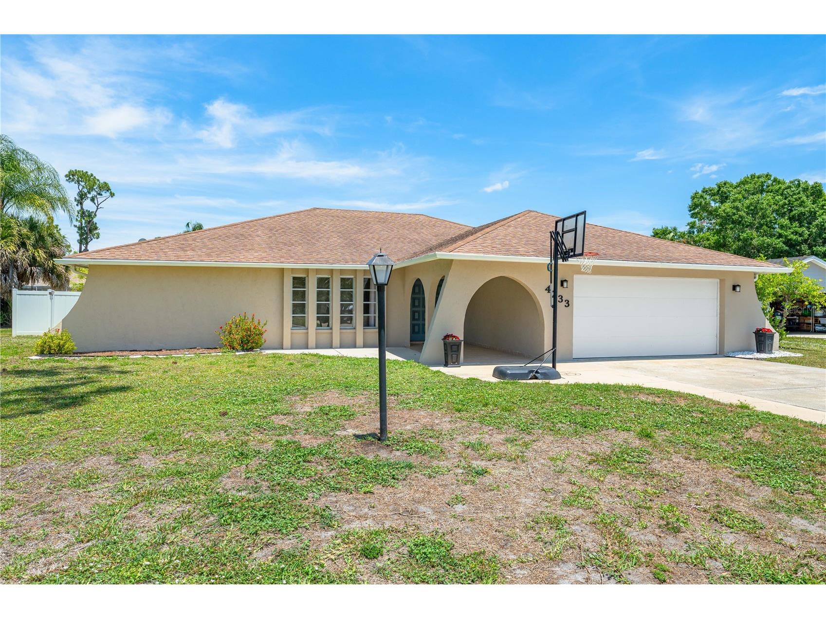 4233 Boswell Place Sarasota FL 34241 A4693963 image2