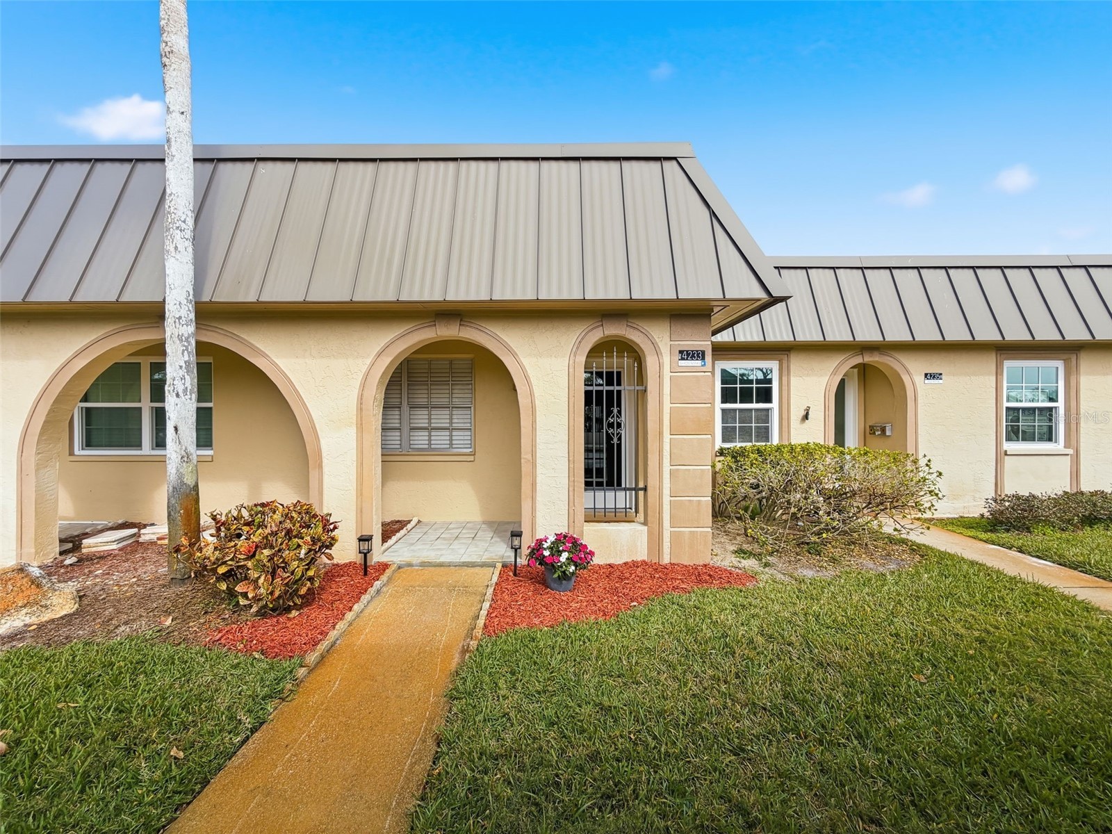 4233 Stratford Drive #D New Port Richey FL 34652 W7883008 image1