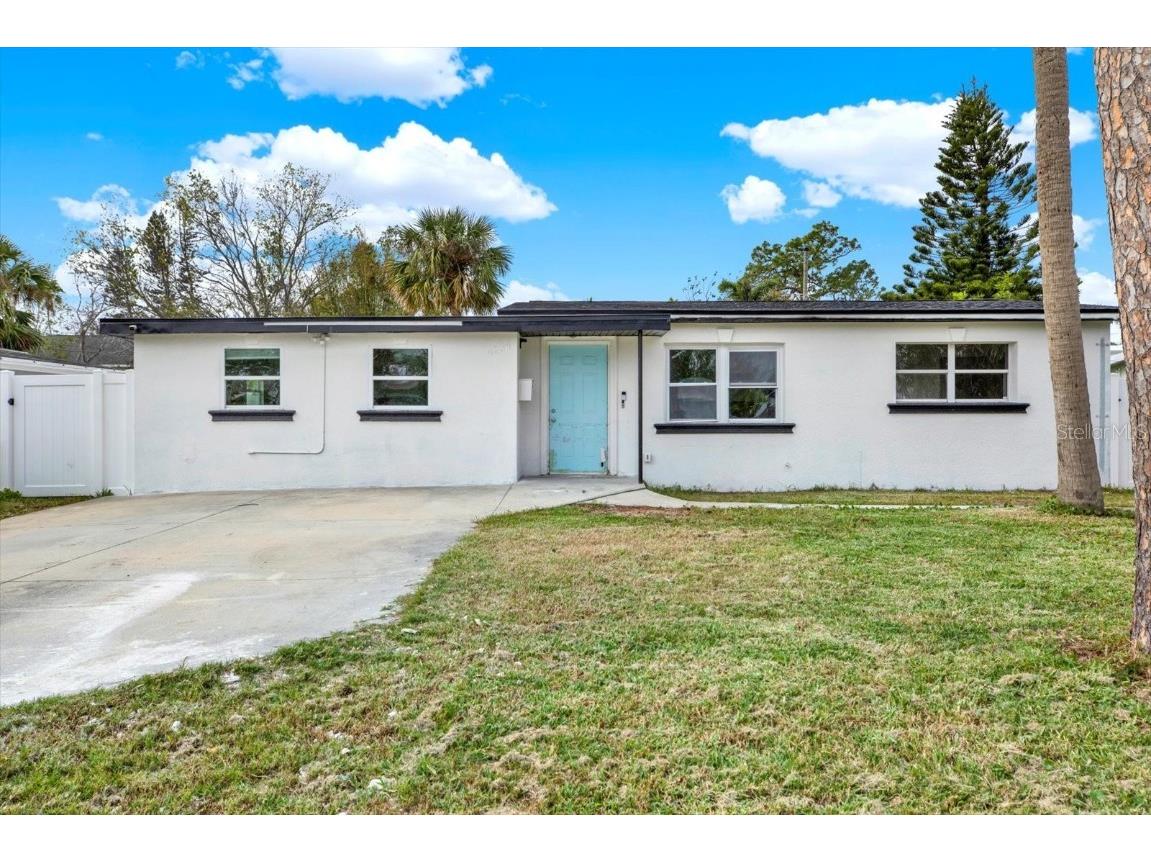 4234 Des Moines Street NE Saint Petersburg FL 33703 TB8342692 image1