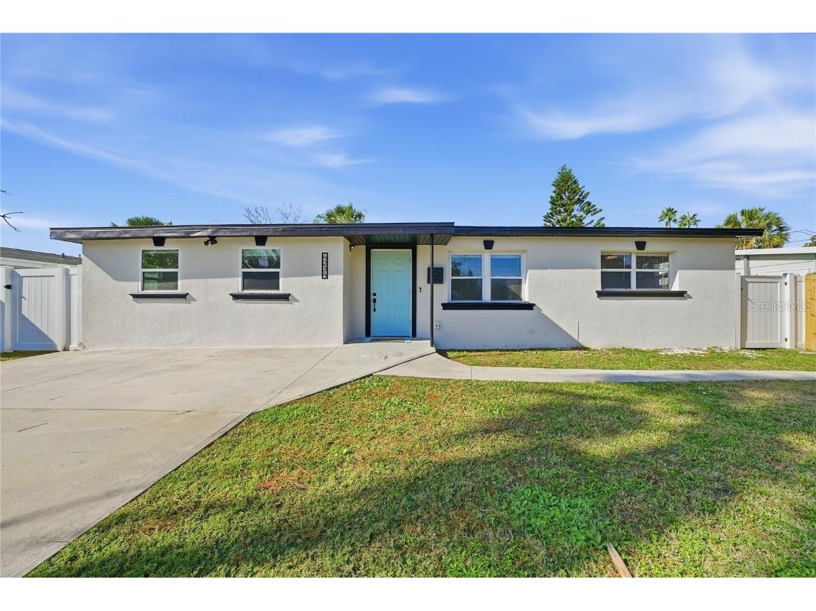 4234 Des Moines Street NE Saint Petersburg FL 33703 TB8456057 image1
