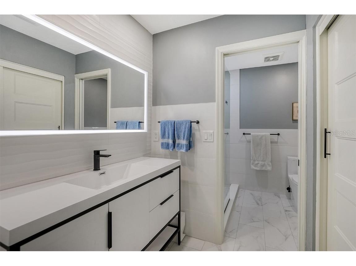 4234 Gulf Of Mexico Drive #E2 Longboat Key FL 34228 - SARASOTA BAY A4667654 image17