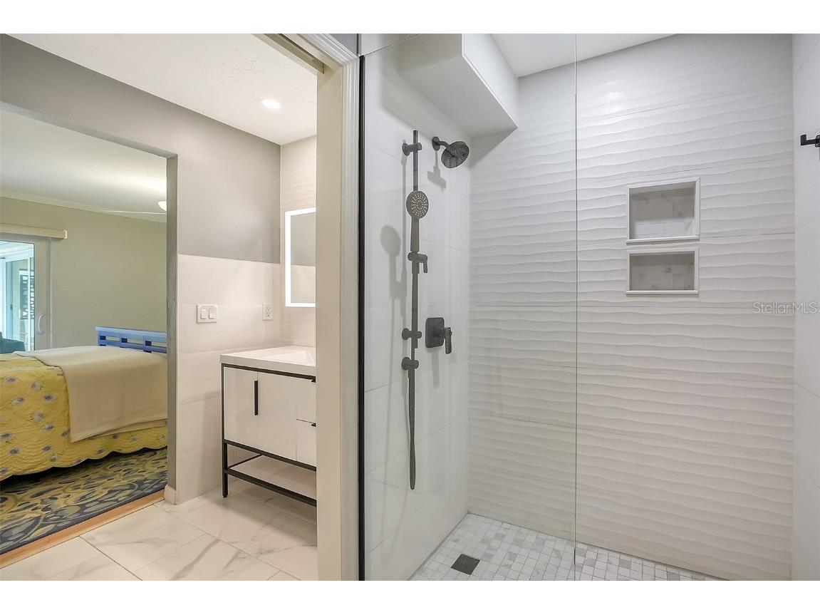 4234 Gulf Of Mexico Drive #E2 Longboat Key FL 34228 - SARASOTA BAY A4667654 image18