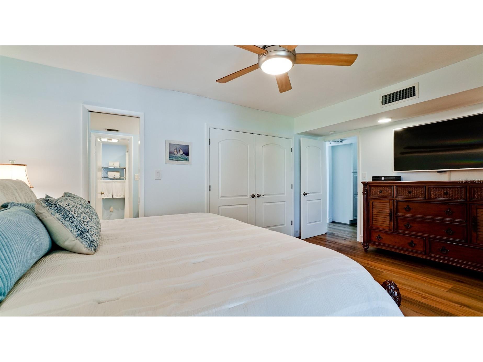 4234 Gulf Of Mexico Drive #Q2 Longboat Key FL 34228 - SARASOTA BAY ICW GULF OF MEX A4643486 image28